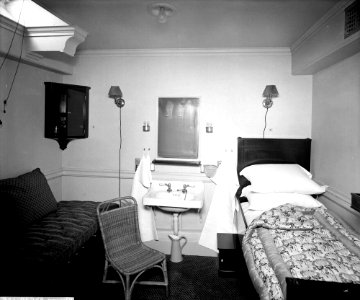 First Class stateroom on the 'Aquitania' (1914) RMG G10912