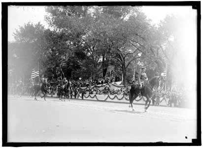 FIRST DIVISION, A.E.F. AMERICAN EXPEDITIONARY FORCES. GENERAL PERSHING LEADING PARADE LCCN2016870463
