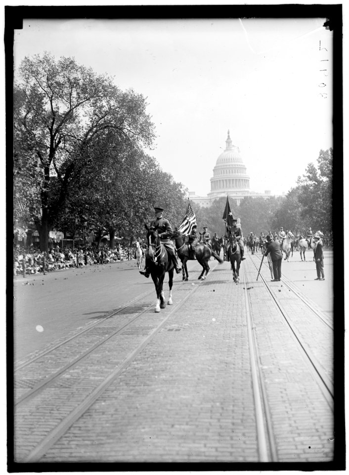 FIRST DIVISION, A.E.F. AMERICAN EXPEDITIONARY FORCES. MISCELLANEOUS VIEWS OF PARADE LCCN2016870465