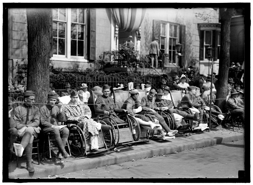 FIRST DIVISION, A.E.F. AMERICAN EXPEDITIONARY FORCES. MISCELLANEOUS VIEWS OF PARADE LCCN2016870469