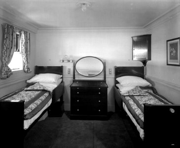 First Class stateroom on the 'Aquitania' (1914) RMG G10849