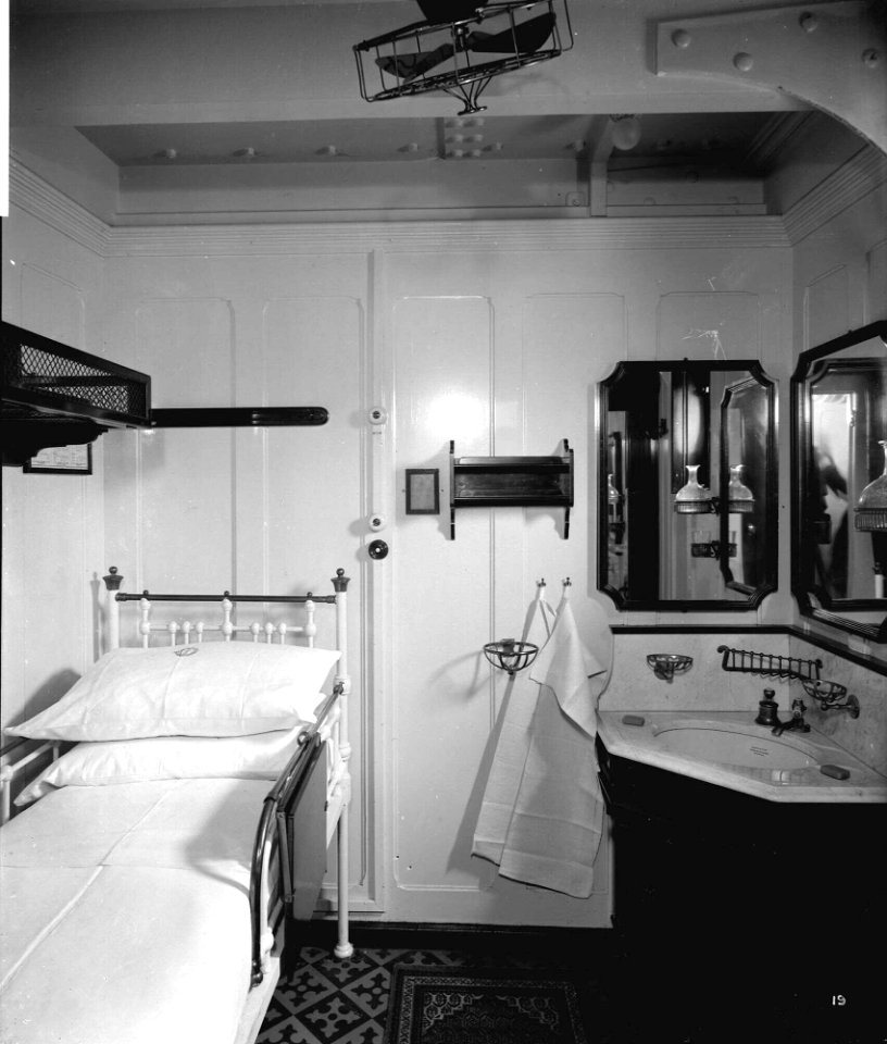 First Class stateroom on the 'Orduna' (1914) RMG G10765