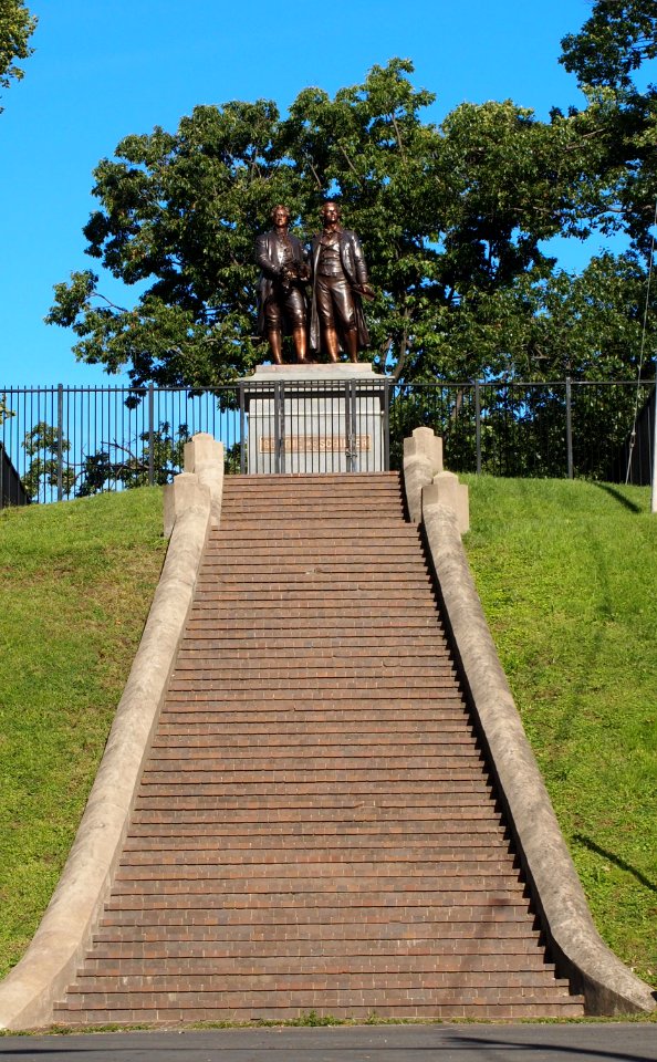 Goethe-Schiller Monument - Syracuse - Approach