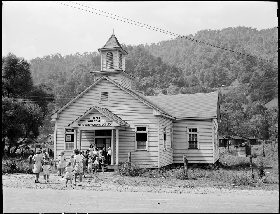 Going to Sunday school at the Baptist Church. Lejunior, Harlan County, Kentucky. - NARA - 541344