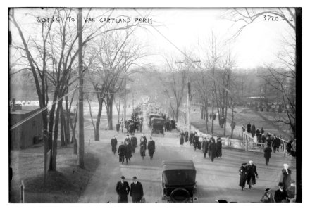 Going to Van Cortland Park LCCN2014700722