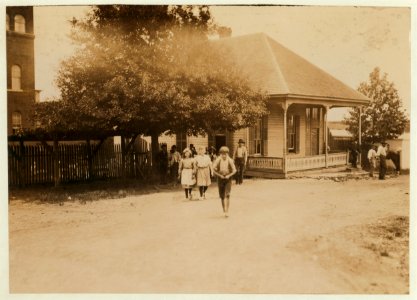 Going home, Winona (Miss.) Cotton Mills. All work. LOC cph.3a18650