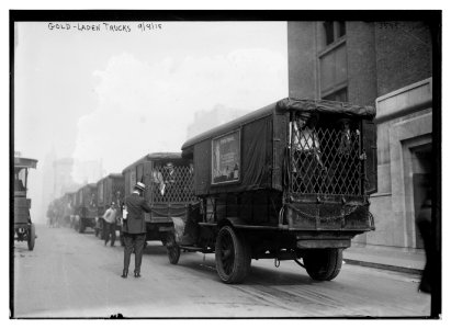 Gold-laden trucks, 9-8-15 LCCN2014699816