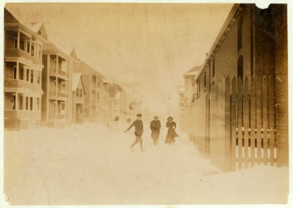 Gold Day! Young workers running to work at close of noon hour at New Bedford Mill. LOC nclc.02463