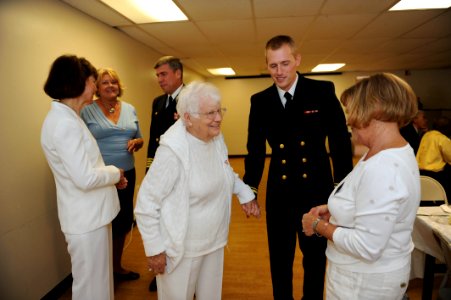 Gold Star Mother's Day ceremony 130929-N-BD629-058