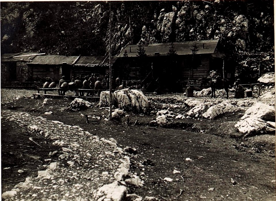 Golubar Planina.Mannschaftsunterkünfte. (BildID 15495863)