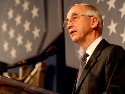 Gordon England at the Hall of Heroes induction ceremony for Ross A. McGinnis