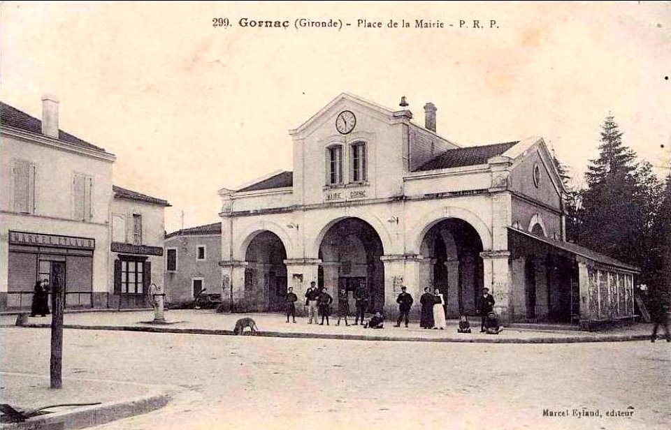 Gornac - Place de la Mairie 1