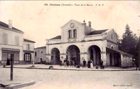 Gornac - Place de la Mairie 1
