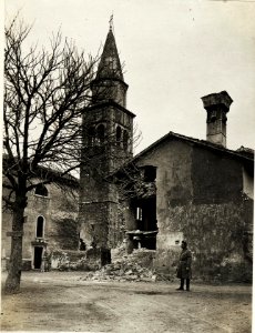 Gorjansko, zerschossene Kirche und Haus (BildID 15595566)
