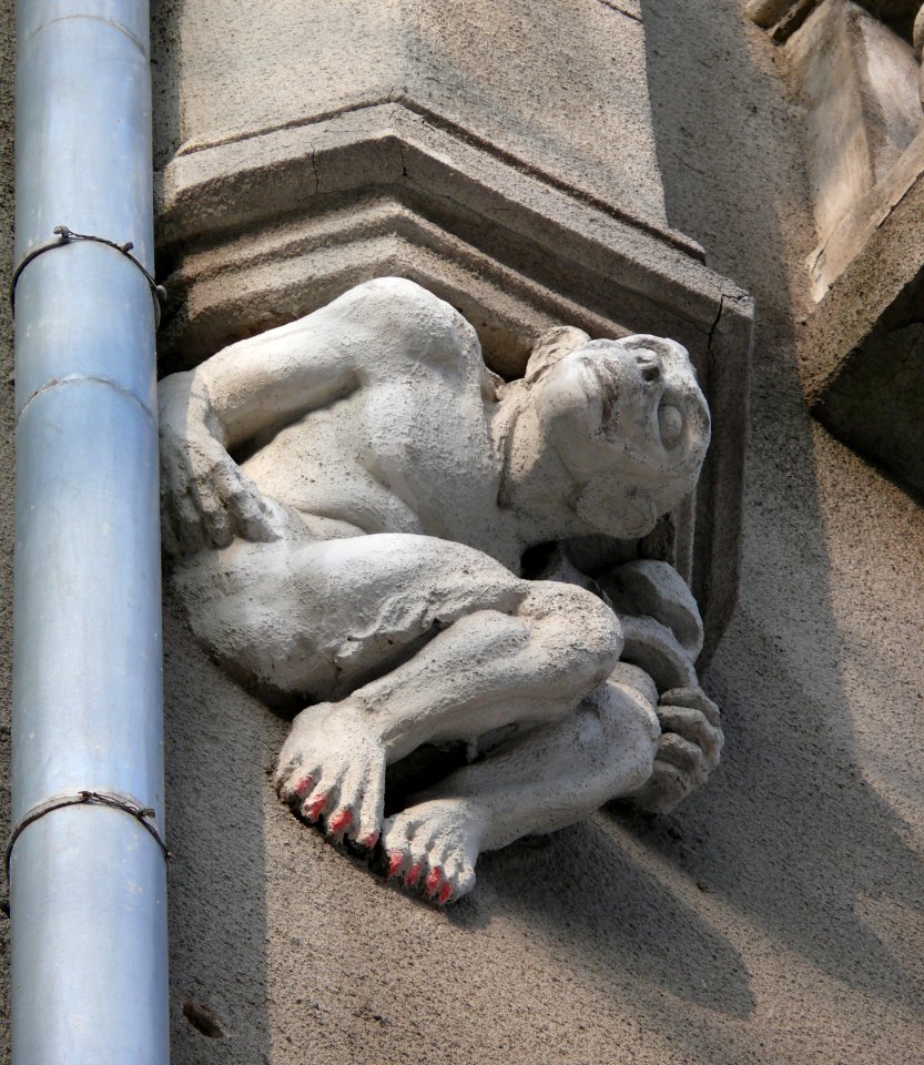 Gorlum Sculpture left 1914 House with Chimeras Kharkov