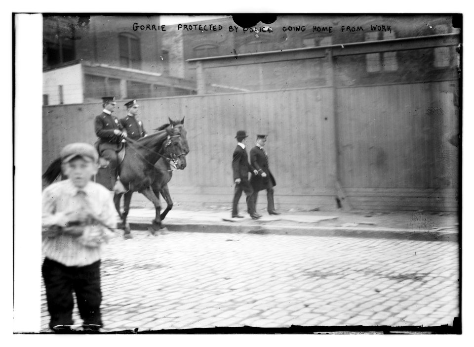 Gorrie protected by police going home from work LCCN2014689174
