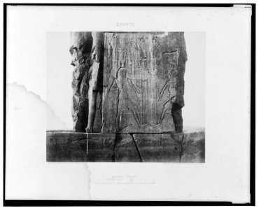 Gournah (Thèbes) - colosse de gauche - décoration de la face nord-est du trône - Félix Teynard. LCCN2001695285