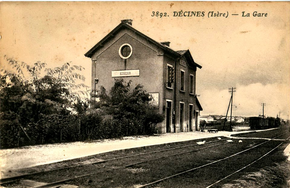 Goutagny 3892 - DECINES - La Gare