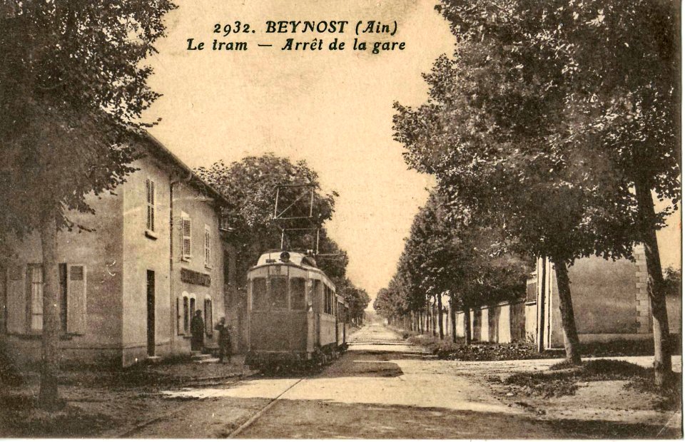 Goutagny 2932 - BEYNOST - Le tram - Arret de la Gare