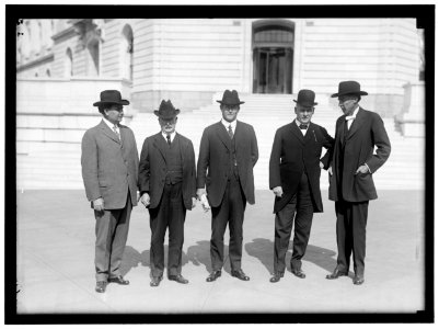 GOVERNORS OF STATES. FIVE COTTON STATES. GOVERNORS TRAMMELL OF FLORIDA; O'NEAL OF ALABAMA; SLAYTON OF GEORGIA; L.E. HALL OF LOUISIANA; CRUCE OF OKLAHOMA LCCN2016865832