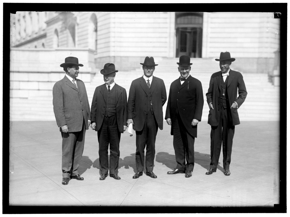 GOVERNORS OF STATES. FIVE COTTON STATES. GOVERNORS TRAMMELL OF FLORIDA; O'NEAL OF ALABAMA; SLAYTON OF GEORGIA; L.E. HALL OF LOUISIANA; CRUCE OF OKLAHOMA LCCN2016865836