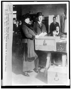 Governor an early bird-Mr. and Mrs. Smith voted at Public School No. 3, Oliver and Henry Street LCCN97503452