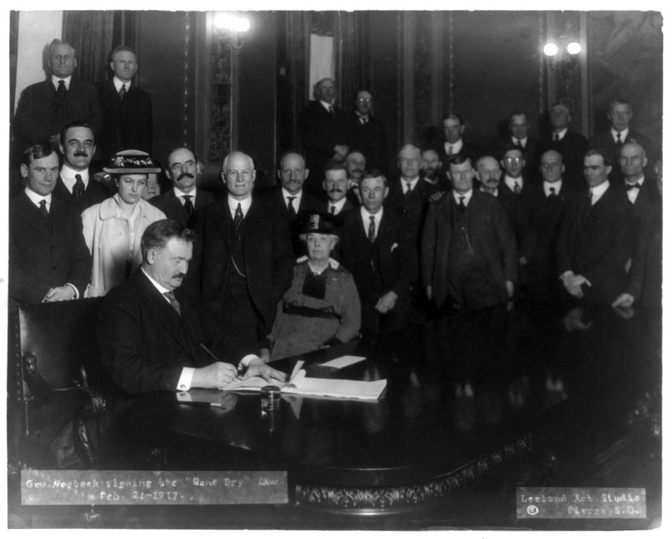 Governor Norbeck signing the bone dry law, Feb. 21, 1917 LCCN2001703867