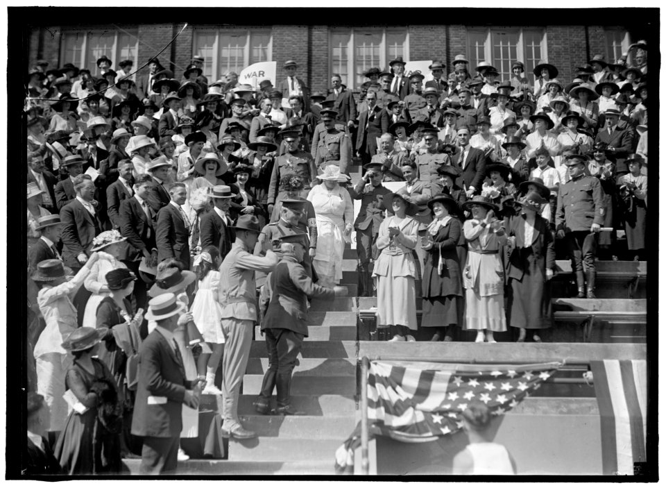 FIRST DIVISION, A.E.F. AMERICAN EXPEDITIONARY FORCES. PERSHING AND BAKER AT CENTRAL HIGH SCHOOL LCCN2016870462