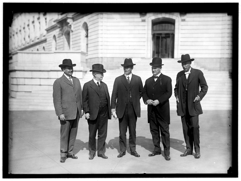 GOVERNORS OF STATES. FIVE COTTON STATES. GOVERNORS TRAMMELL OF FLORIDA; O'NEAL OF ALABAMA; SLAYTON OF GEORGIA; L.E. HALL OF LOUISIANA; CRUCE OF OKLAHOMA LCCN2016865834