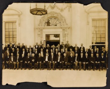 Governors, Inland Water Ways Com, Cabinet Officers, Supreme Court with President at White House opening day of convention LCCN2013651328
