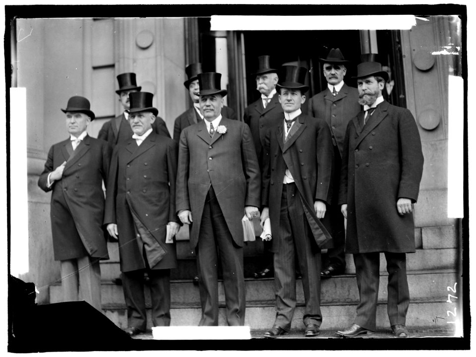 GOVERNORS OF STATES. FRONT, GOVERNOR EUGENE NOBLE FOSS OF MASSACHUSETTS; JUDSON HARMON OF OHIO; TWO UNIDENTIFIED; CHARLES EVANS HUGHES. REAR; UNIDENTIFIED; GOVERNOR JAMES H. HAWLEY OF IDAHO; LCCN2016863774