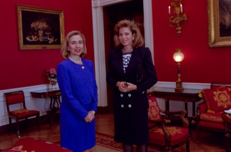 First Lady Hillary Rodham Clinton meeting with Queen Noor of Jordan (16)