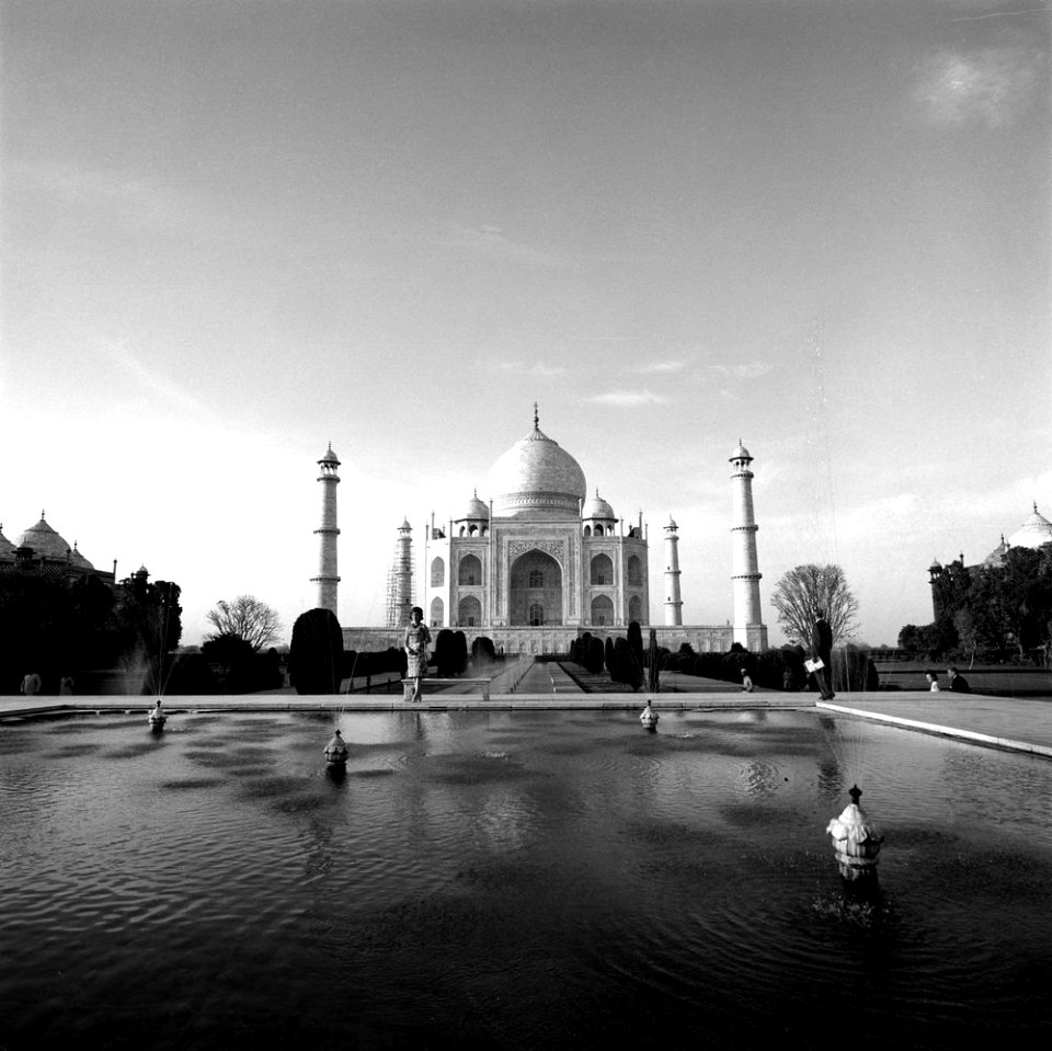 First Lady Jacqueline Kennedy at Taj Mahal (1)