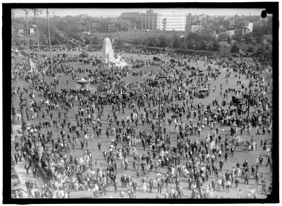 FIRST DIVISION, A.E.F. AMERICAN EXPIDITIONARY FORCES. UNION STATION PLAZA, PERSHING ARRIVING LCCN2016870453