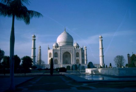 First Lady Jacqueline Kennedy at Taj Mahal (4) photo