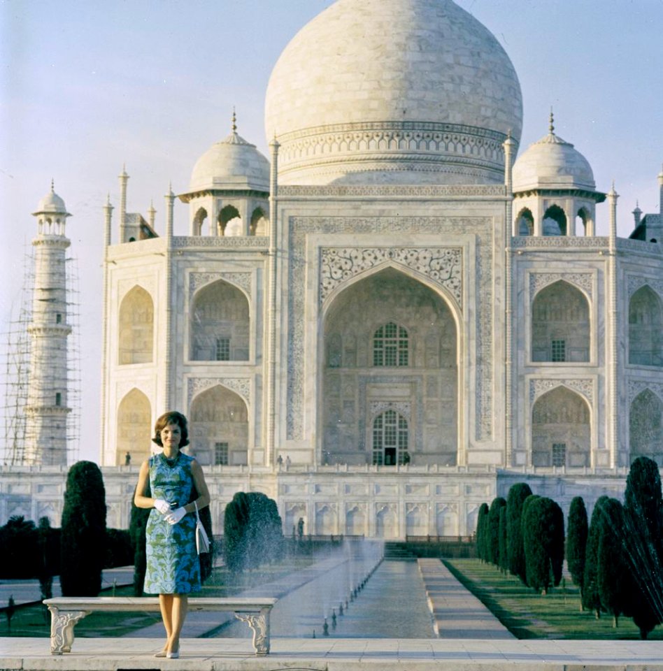 First Lady Jacqueline Kennedy at Taj Mahal (8)