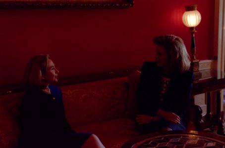 First Lady Hillary Rodham Clinton meeting with Queen Noor of Jordan (02)