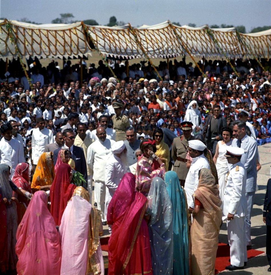 First Lady Jacqueline Kennedy Arrives in Jaipur, India (4)