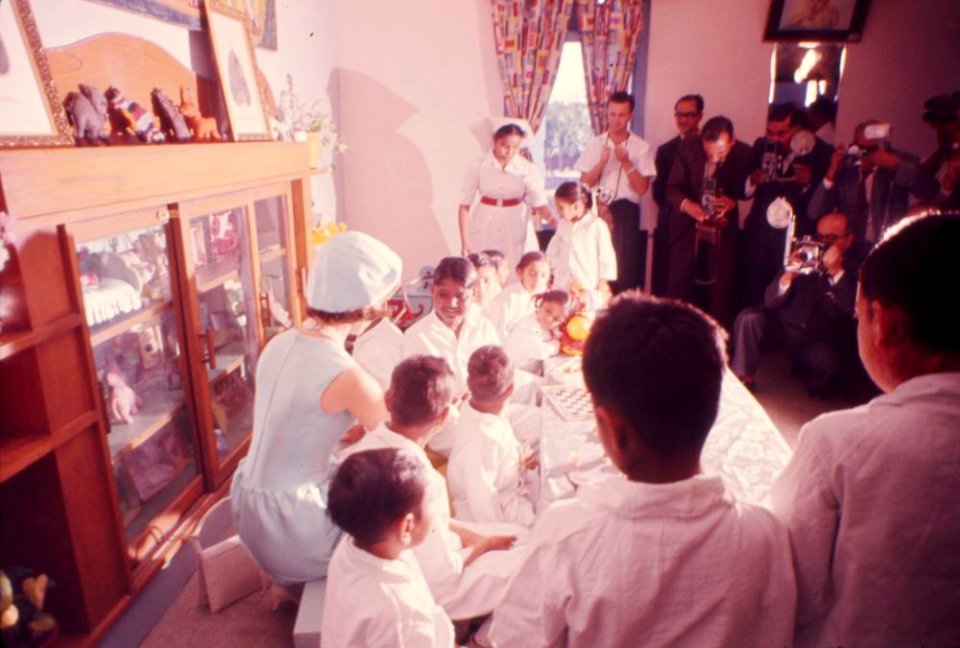 First Lady Jacqueline Kennedy Visits Children at All-India Institute of Medical Sciences