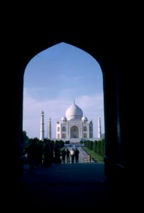 First Lady Jacqueline Kennedy at Taj Mahal (2) photo