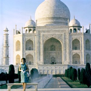 First Lady Jacqueline Kennedy at Taj Mahal (6) photo