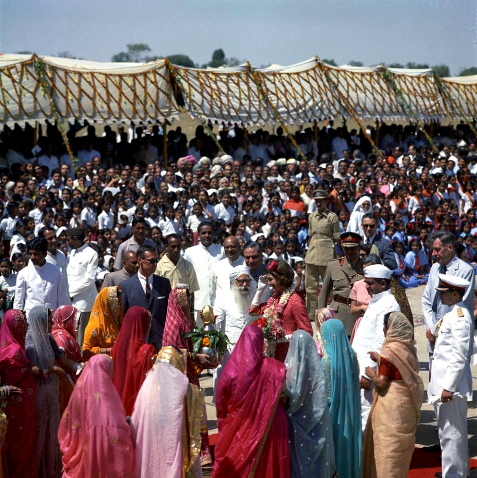 First Lady Jacqueline Kennedy Arrives in Jaipur, India (5)