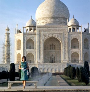 First Lady Jacqueline Kennedy at Taj Mahal (7) photo