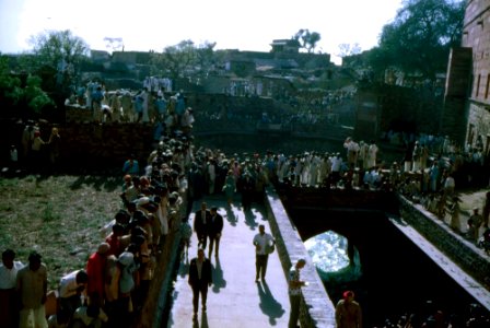 First Lady Jacqueline Kennedy Tours Fatehpur Sikri in India (10)