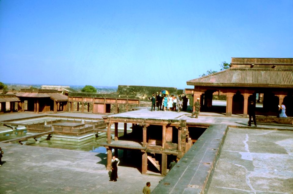 First Lady Jacqueline Kennedy Tours Fatehpur Sikri in India (5)