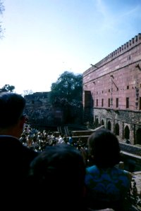 First Lady Jacqueline Kennedy Tours Fatehpur Sikri in India (9) photo