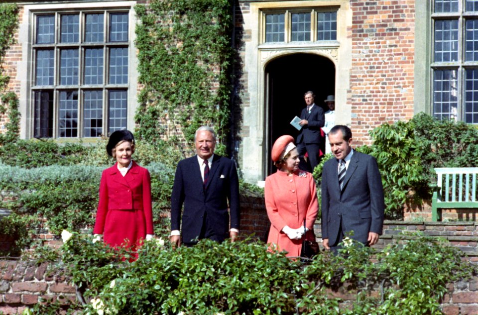 First Lady Pat Nixon, Prime Minister Edward Heath, Queen Elizabeth II, and President Richard Nixon at Chequers