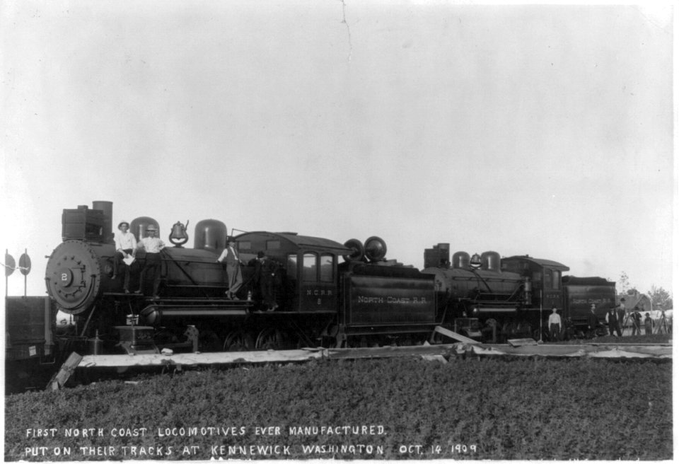 First North Coast locomotives ever manfactured. Put on their tracks at Kennewick, Washington, October 14, 1909 LCCN2003671091