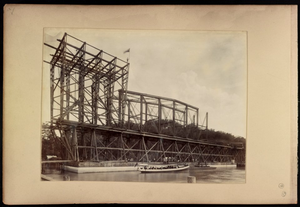 First span of Hawkesbury River Railway Bridge on pontoon, New South Wales, Australia, being viewed by people on boat LCCN2016651638