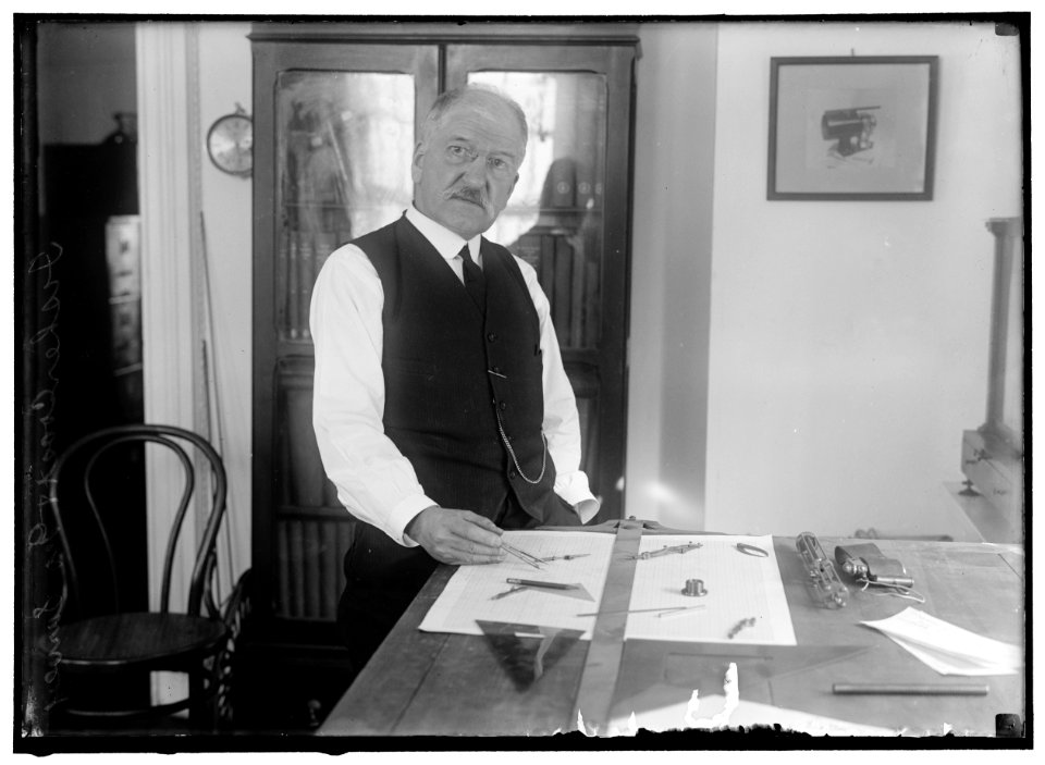 FISCHER, ERNEST GEORGE. CHIEF OF INSTRUMENT DIVISION, COASTAL GEODETIC SURVEY, 1907-1921 LCCN2016865552